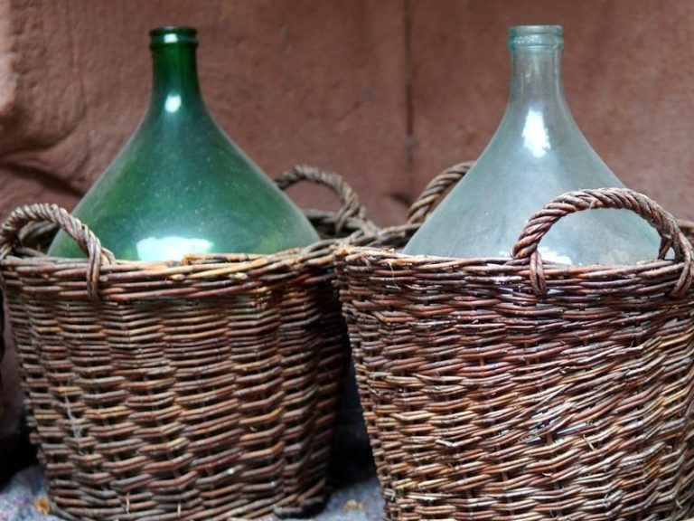 Does wine go bad? Sraml