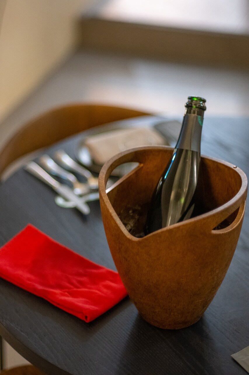 Does wine go bad? Sraml