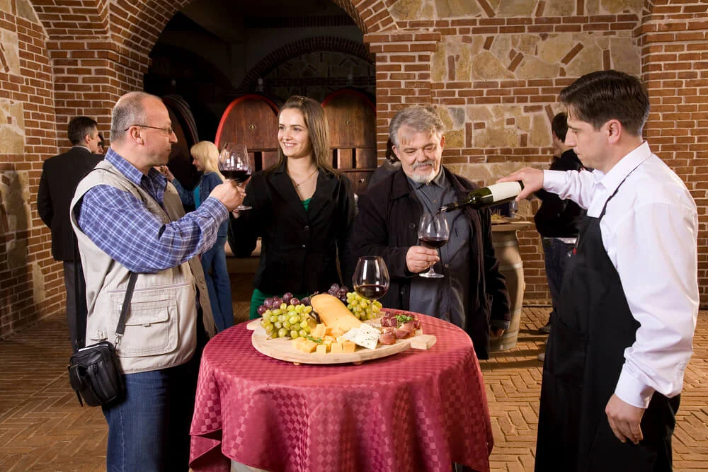 Wine Tasting Etiquette— Things to Do & Things to Avoid