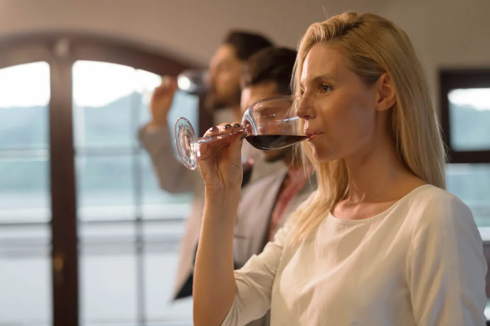 Wine Tasting Etiquette— Things to Do & Things to Avoid